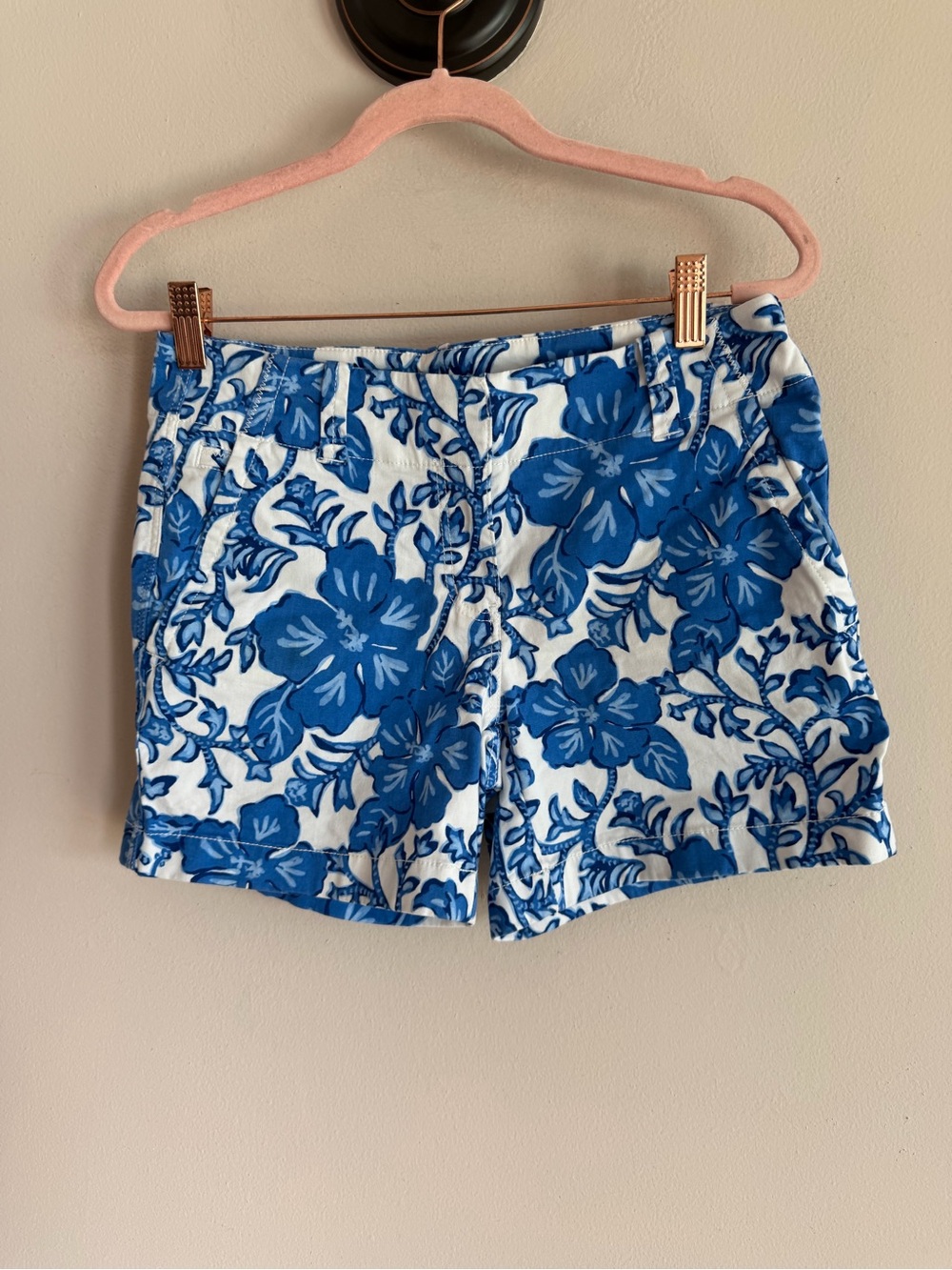 Vineyard Vines Size 0 Blue and White Floral Chino Shorts Preppy Boho